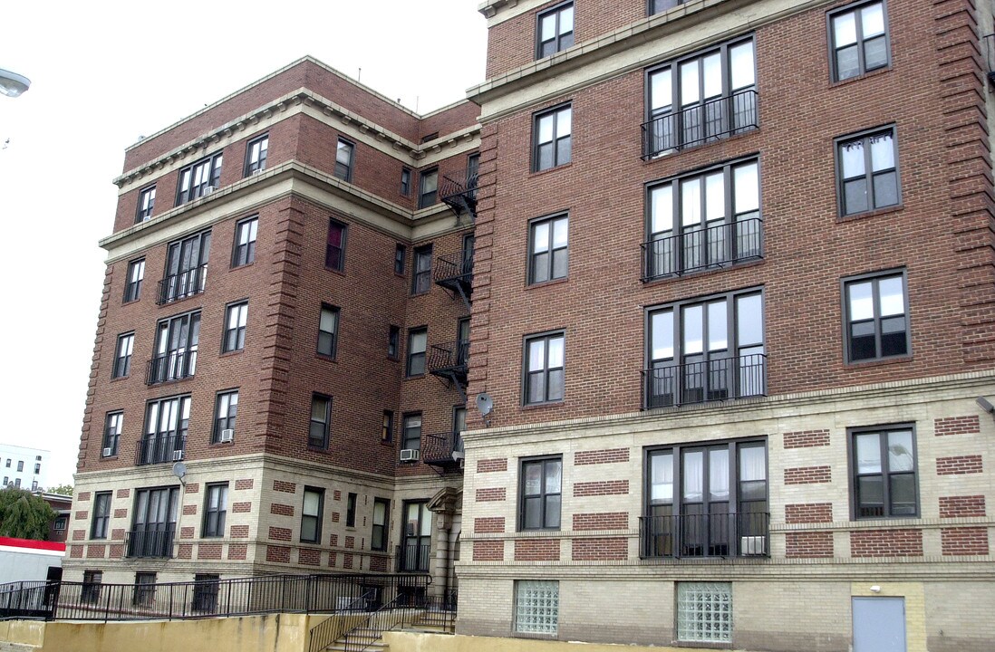 94 S Munn Ave in East Orange, NJ - Foto de edificio