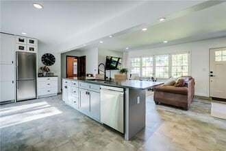 20 Meadow View Dr in Penfield, NY - Building Photo - Building Photo