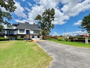 624 S Horsebarn Rd in Rogers, AR - Building Photo - Building Photo