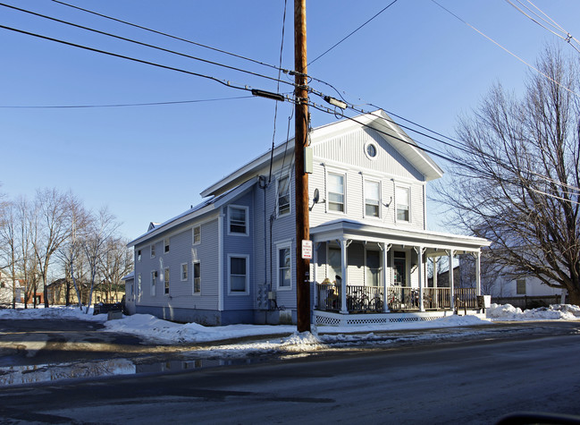 17 Cottage St in Norway, ME - Building Photo - Building Photo