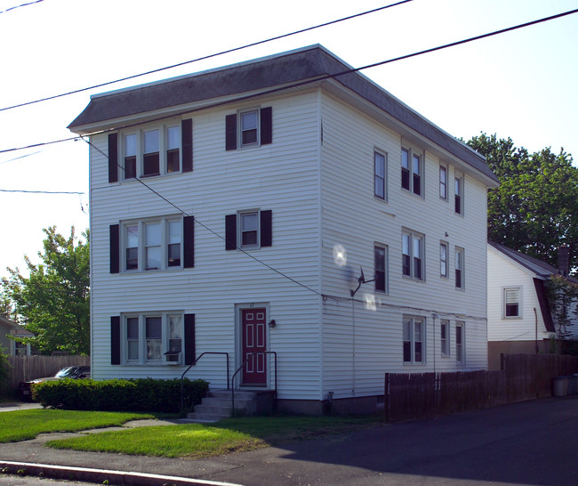 65-67 Edward St in Chicopee, MA - Foto de edificio - Building Photo