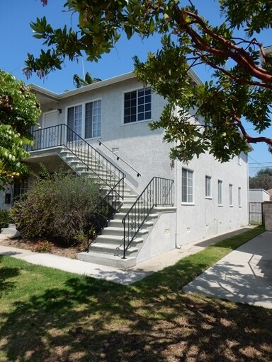 7021 W Manchester Ave in Los Angeles, CA - Building Photo - Building Photo