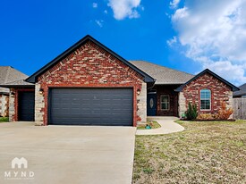 13224 Brampton Way in Yukon, OK - Building Photo