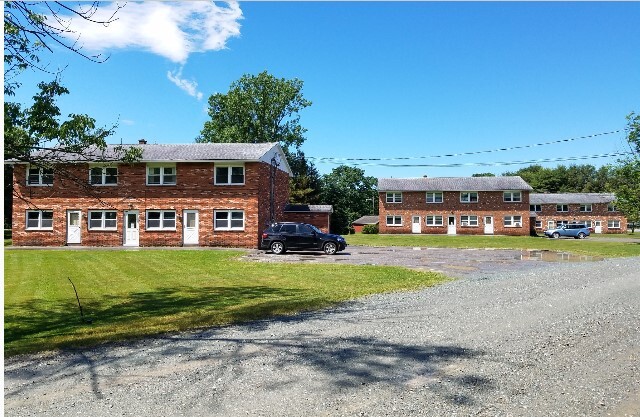 35-53-79 Meadow Ln in Castleton, VT - Building Photo