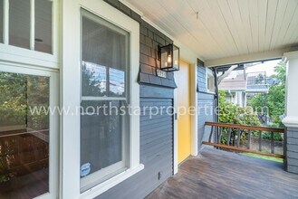 5711 S Corbett Ave in Portland, OR - Building Photo - Building Photo