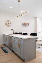 3715 S Giles Ave in Chicago, IL - Building Photo - Building Photo