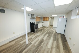 1024 Chestnut St, Unit B in Newton, MA - Foto de edificio - Building Photo