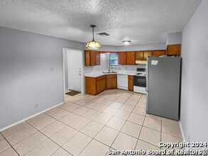 1019 Evening Dun St in San Antonio, TX - Building Photo - Building Photo