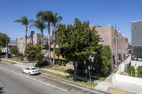 5010 Cahuenga Blvd in Toluca Lake, CA - Building Photo - Building Photo