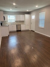 111 SW Moody St in Burleson, TX - Foto de edificio - Building Photo