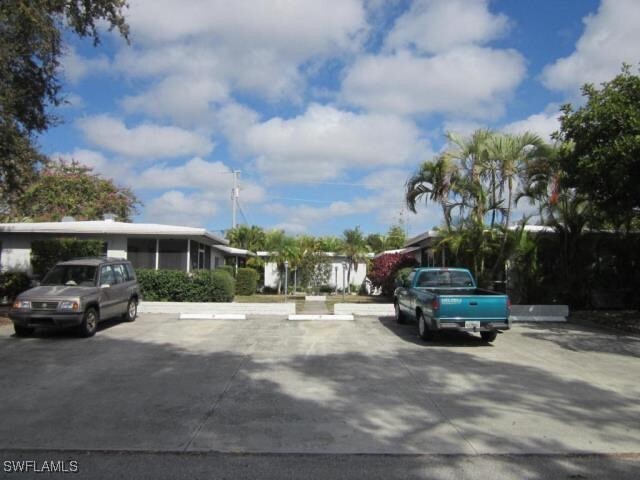 719 SE 46th Ln-Unit -5 in Cape Coral, FL - Foto de edificio