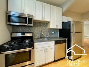 2315 N Rockwell St, Unit b3 in Chicago, IL - Foto de edificio - Building Photo