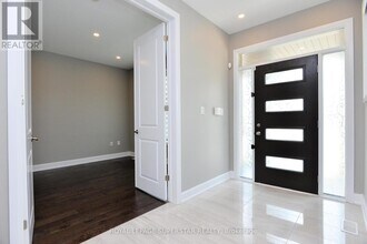 236 Cherryhurst Rd in Oakville, ON - Building Photo - Building Photo