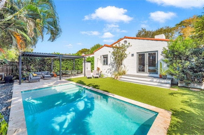 1240 SW 21st St in Miami, FL - Building Photo - Building Photo