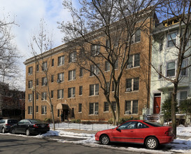 3314 Mt Pleasant St NW in Washington, DC - Foto de edificio - Building Photo