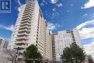 3590 Kaneff Crescent in Mississauga, ON - Building Photo