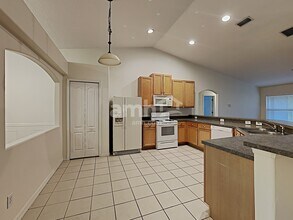 732 Berry Bramble Dr in Brandon, FL - Building Photo - Building Photo