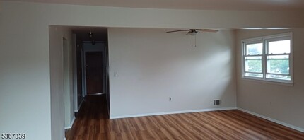 39 Young Ave in Hillside, NJ - Building Photo - Building Photo