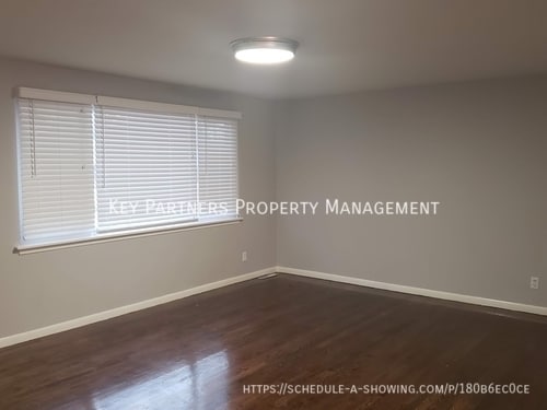 503 Quincy Blvd in Smithville, MO - Building Photo - Building Photo