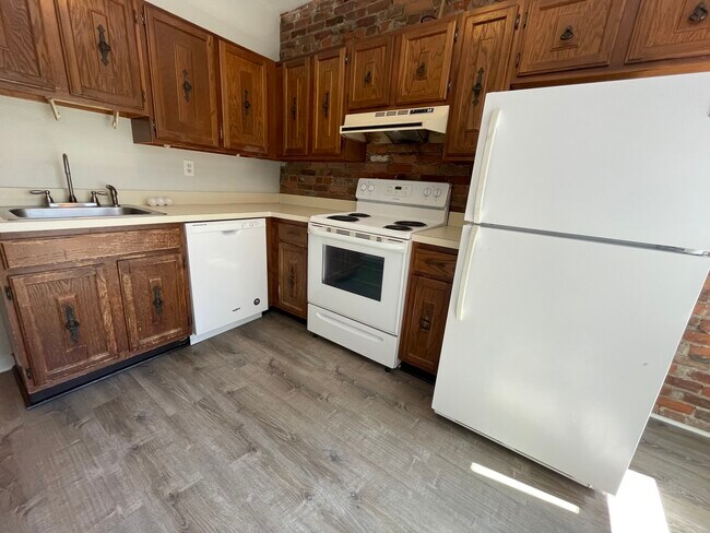 1404 Commonwealth Ave, Unit 21 in Boston, MA - Foto de edificio - Building Photo