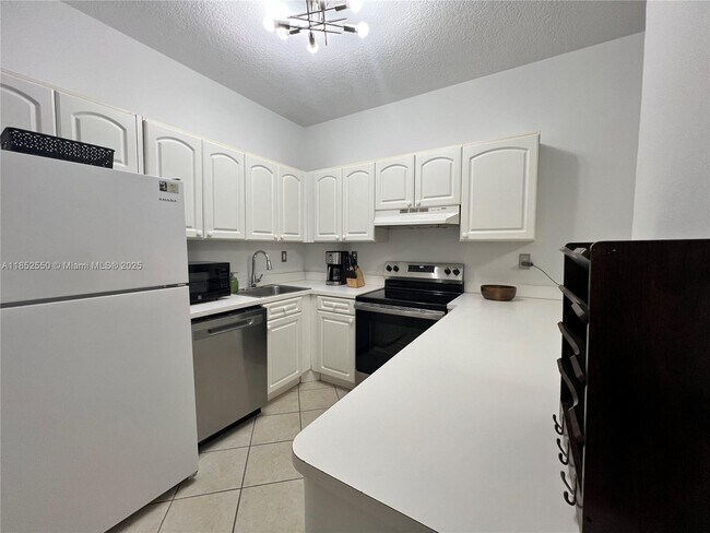 2734 Bird Ave in Miami, FL - Building Photo - Building Photo