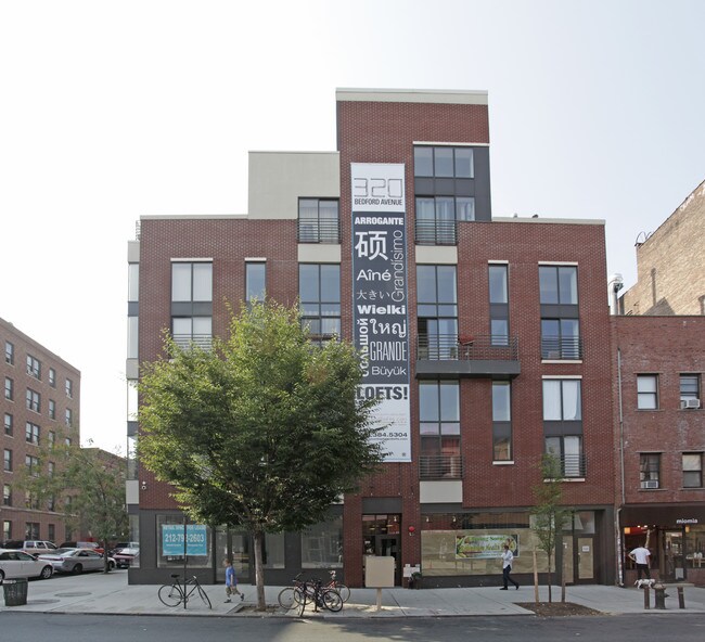 320 Bedford Ave in Brooklyn, NY - Building Photo - Building Photo