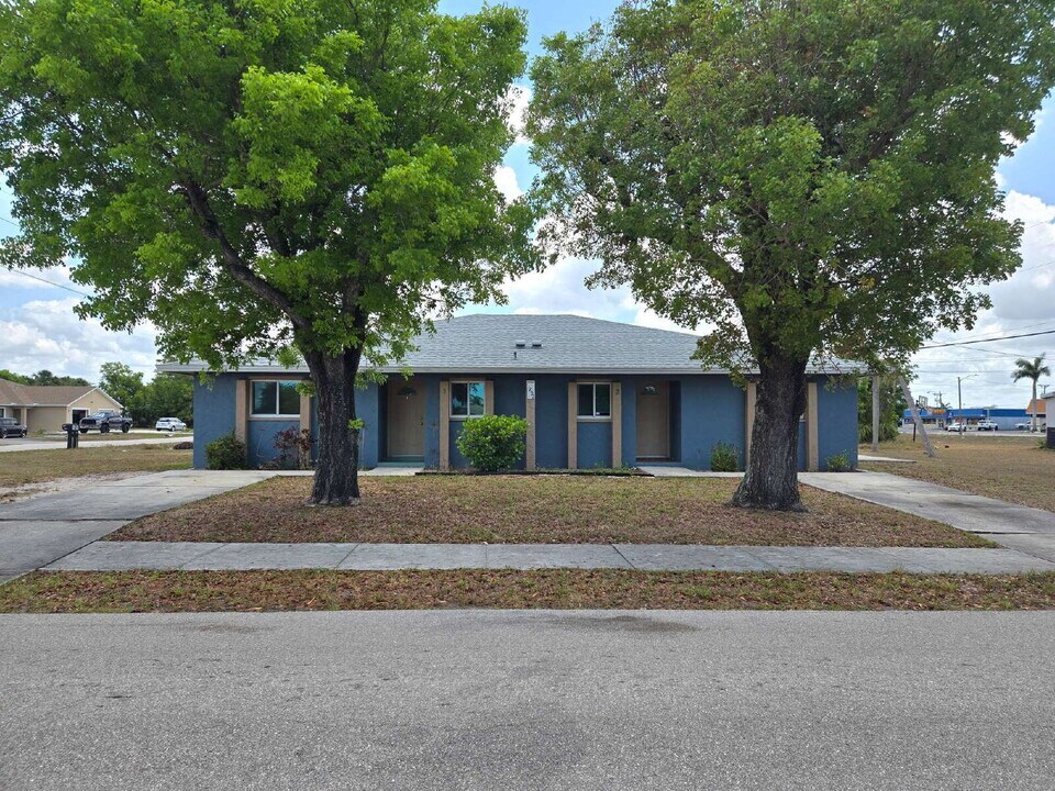 1202 SE 8th Terrace in Cape Coral, FL - Building Photo