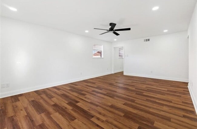 2427 Octavia Dr in Chalmette, LA - Foto de edificio - Building Photo