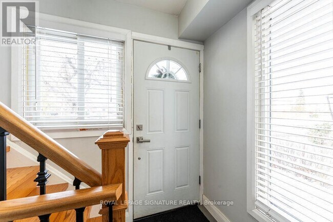 25 Hun Crescent in Toronto, ON - Building Photo - Building Photo