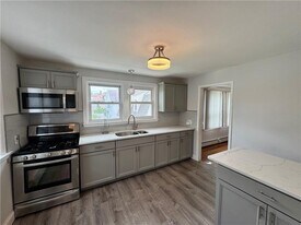 2-103 Rutherglen Ave in Providence, RI - Building Photo