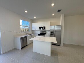 2862 SE 25th Ave in Homestead, FL - Building Photo - Building Photo