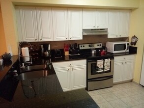 8215 Ibis Club Dr, Unit 109 in Naples, FL - Building Photo - Building Photo