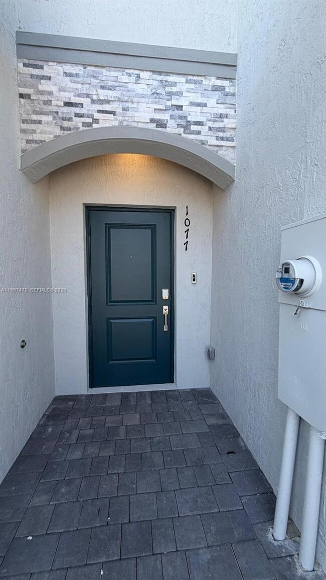 1077 SE 2nd St in Florida City, FL - Building Photo - Building Photo