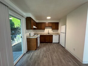 7109 SE Martins St in Portland, OR - Building Photo - Building Photo