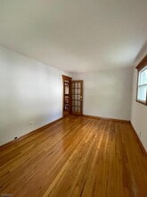 331 Boxwood Ct in Elizabeth, NJ - Building Photo - Building Photo