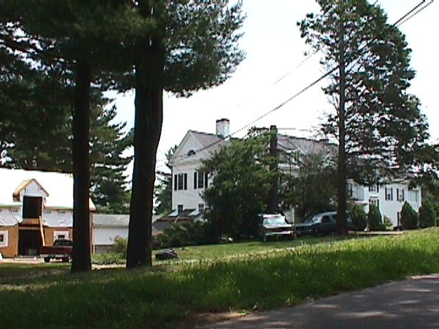 846 Division Rd in East Greenwich, RI - Building Photo