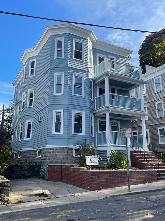 6 Winslow St, Unit 1