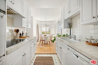 222 7th St in Santa Monica, CA - Building Photo - Building Photo
