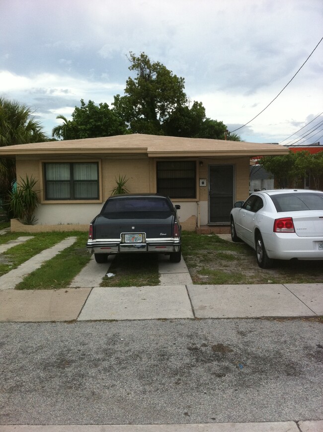 739 NW 53rd St, Unit duplex