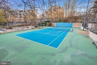 5500 Holmes Run Pkwy in Alexandria, VA - Building Photo - Building Photo