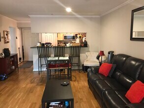 3307 Wyndham Cir, Unit 1161 in Alexandria, VA - Foto de edificio - Building Photo