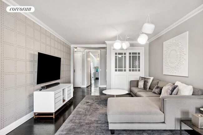 170 E 87th St in New York, NY - Building Photo - Building Photo