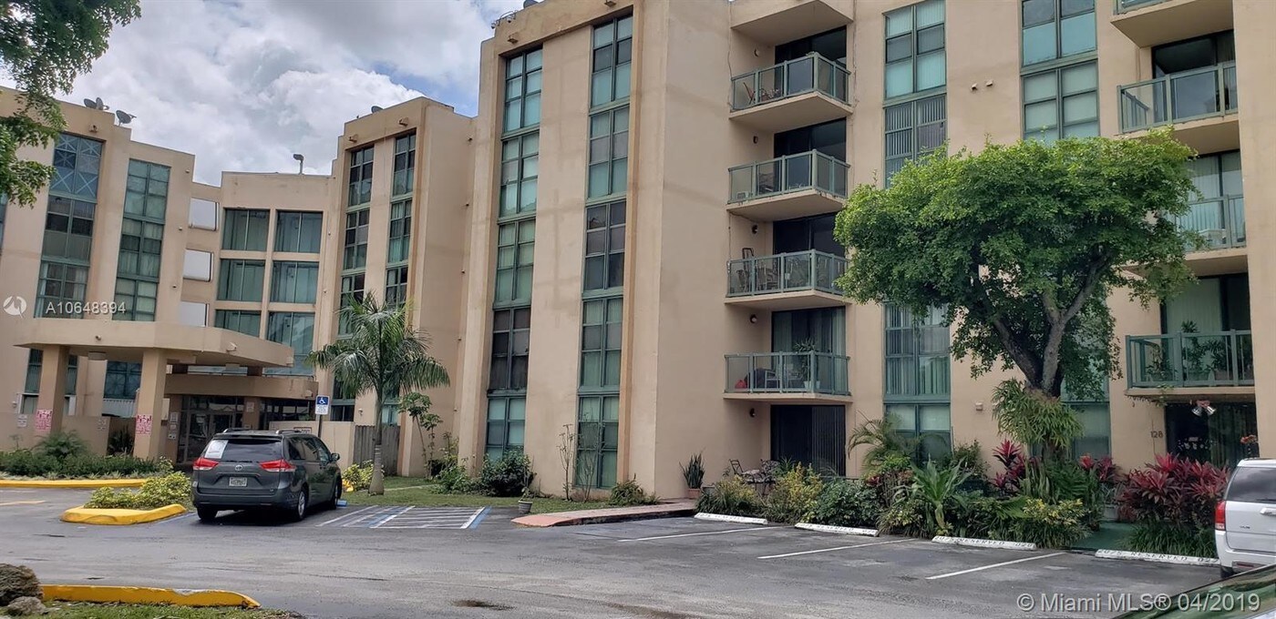 2075 SW 122nd Ave-Unit -129 in Miami, FL - Building Photo