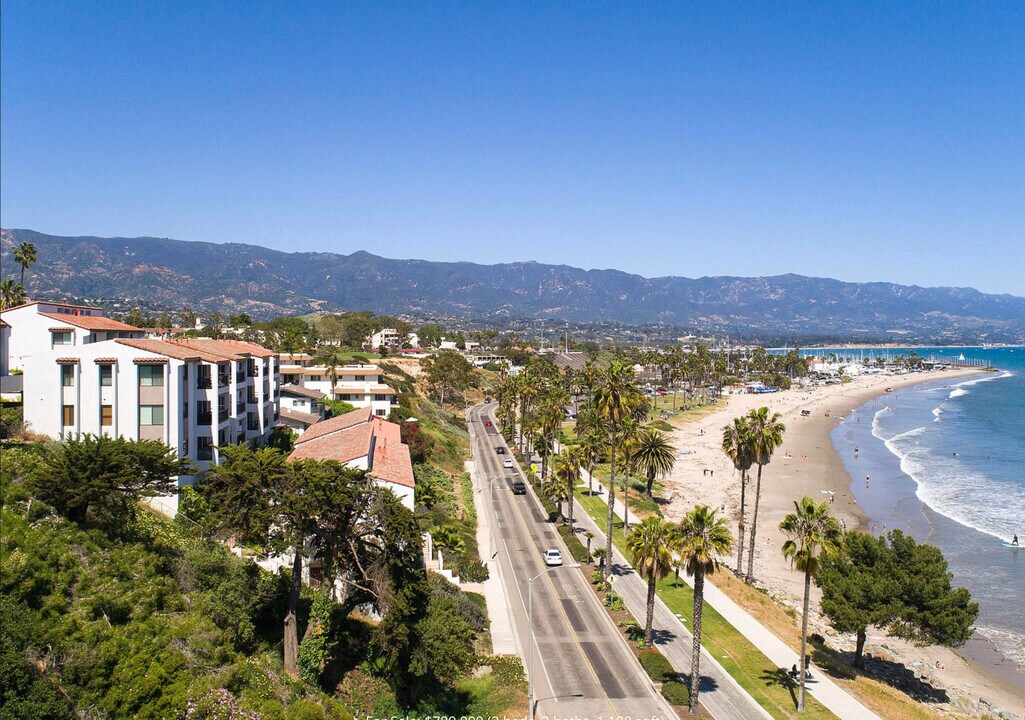 56 Barranca Ave, Unit 8 in Santa Barbara, CA - Foto de edificio