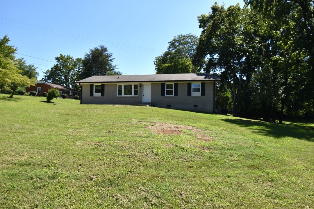 304 Hilldale Ln in Clarksville, TN - Building Photo