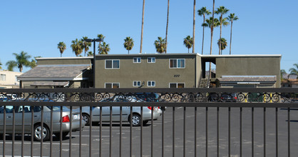 Duke & Duchess in El Cajon, CA - Foto de edificio - Building Photo