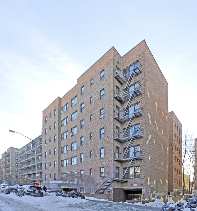 14336 Barclay Ave in Flushing, NY - Building Photo