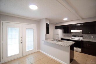 1112-11 Fern Ave W in McAllen, TX - Building Photo - Building Photo