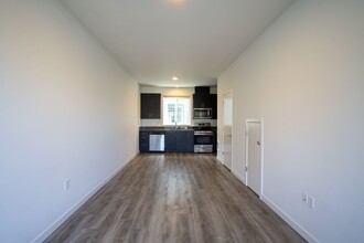 7045 N Mohawk Ave in Portland, OR - Foto de edificio - Building Photo