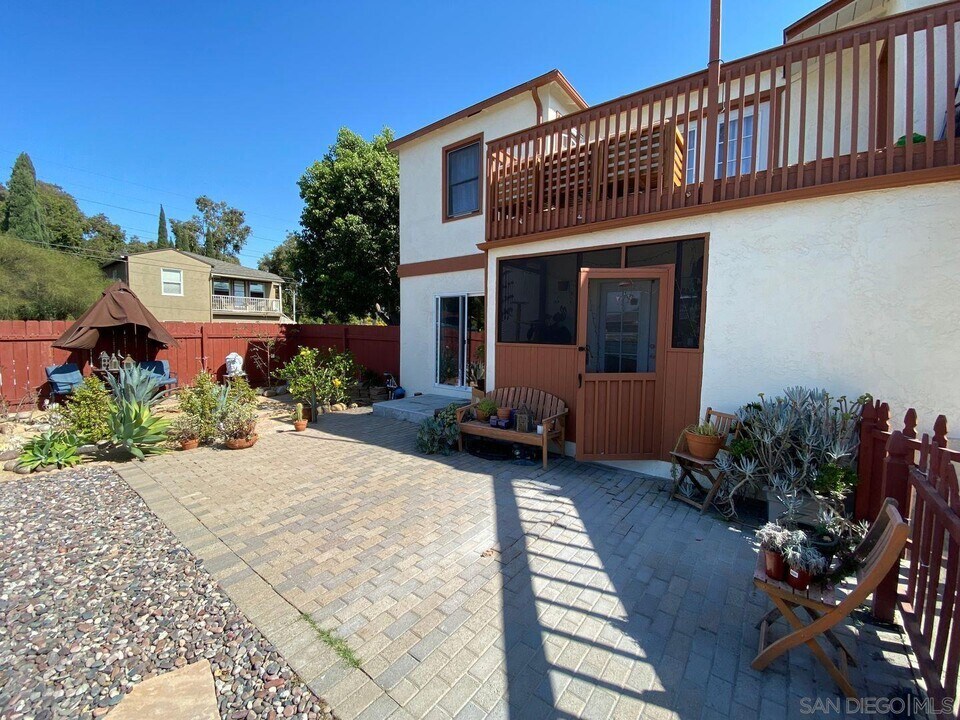 1918 Carmelina Dr. in San Diego, CA - Building Photo